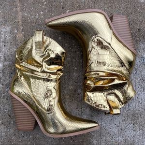 💕NWB Gold Cape Robbin Western Boots 💕